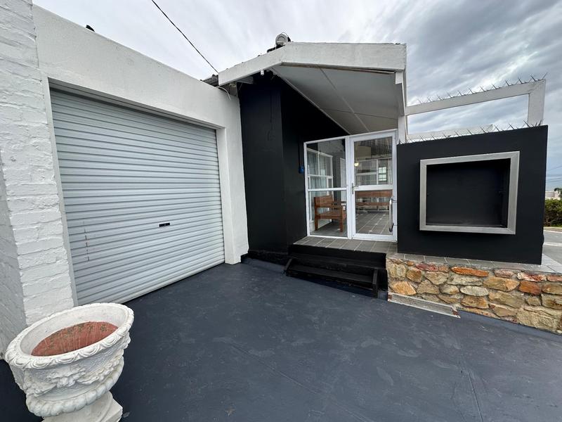 7 Bedroom Property for Sale in Santos Bay Western Cape